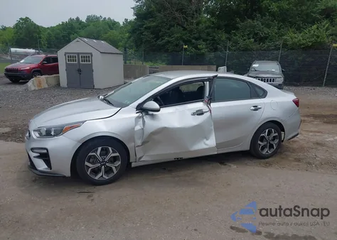 2019 Kia Forte Lxs z USA, uszkodzony, nr VIN 3KPF24AD5KE061156